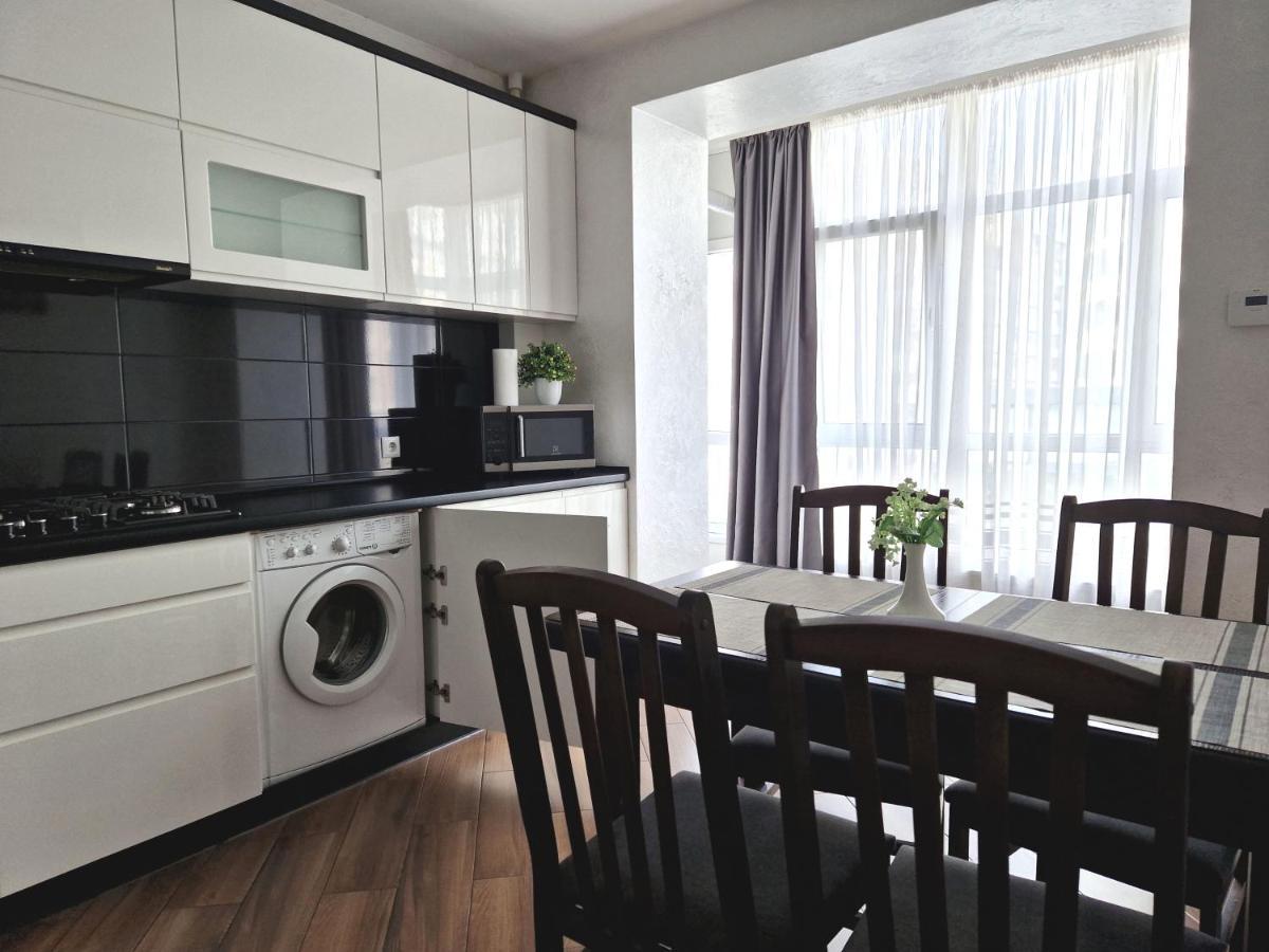 Cozy Apartment On Belvedere Ivano-Frankivsk Exterior photo